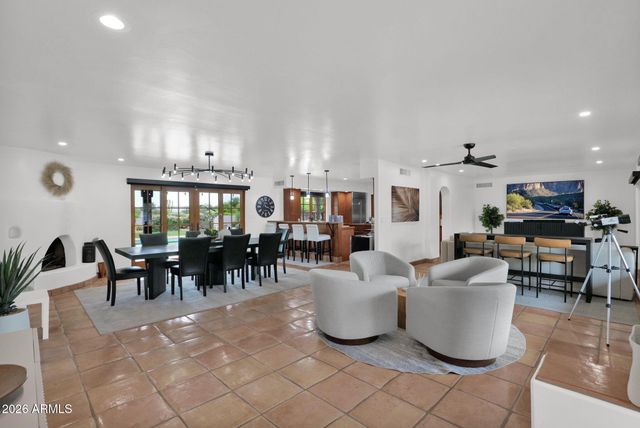 6433 E BADGETT Lane, Paradise Valley, AZ 85253