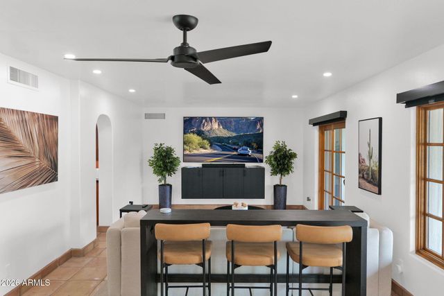 6433 E BADGETT Lane, Paradise Valley, AZ 85253