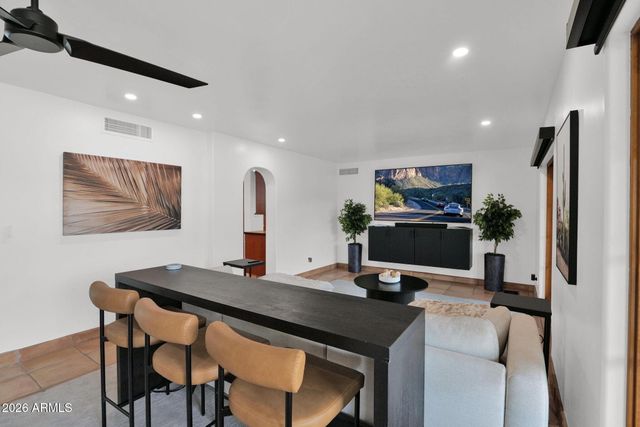 6433 E BADGETT Lane, Paradise Valley, AZ 85253