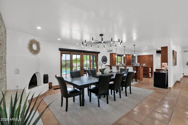 6433 E BADGETT Lane, Paradise Valley, AZ 85253