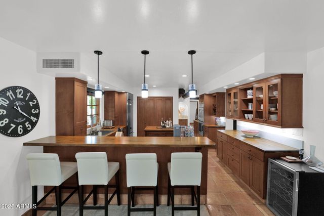 6433 E BADGETT Lane, Paradise Valley, AZ 85253