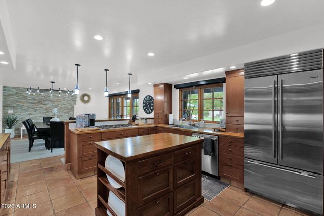 6433 E BADGETT Lane, Paradise Valley, AZ 85253