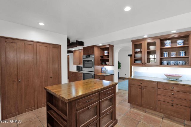6433 E BADGETT Lane, Paradise Valley, AZ 85253