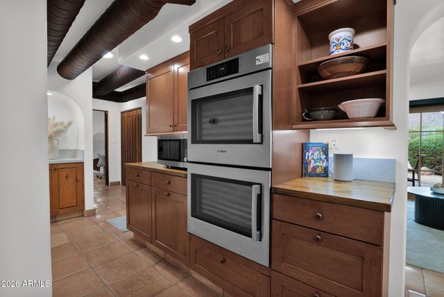 6433 E BADGETT Lane, Paradise Valley, AZ 85253