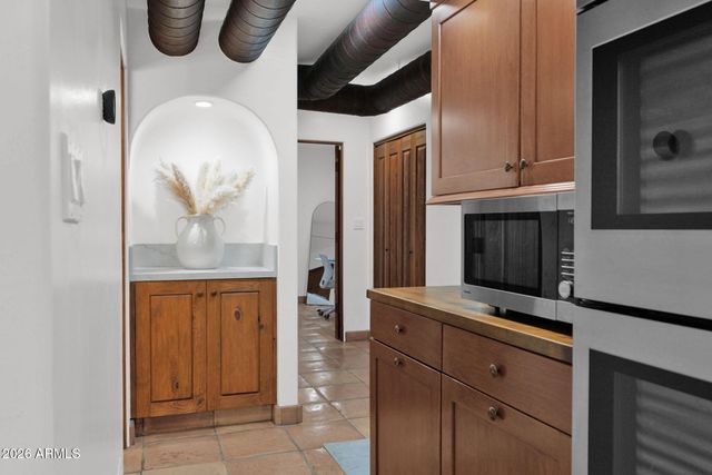 6433 E BADGETT Lane, Paradise Valley, AZ 85253