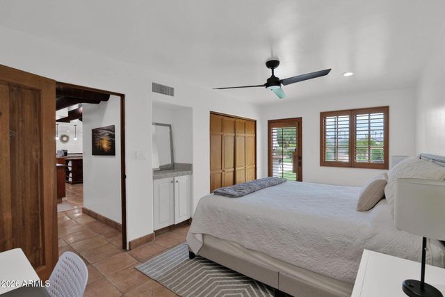 6433 E BADGETT Lane, Paradise Valley, AZ 85253