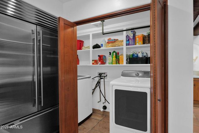 6433 E BADGETT Lane, Paradise Valley, AZ 85253