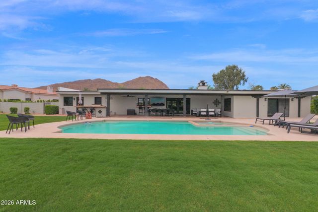 6433 E BADGETT Lane, Paradise Valley, AZ 85253