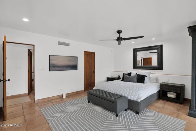 6433 E BADGETT Lane, Paradise Valley, AZ 85253