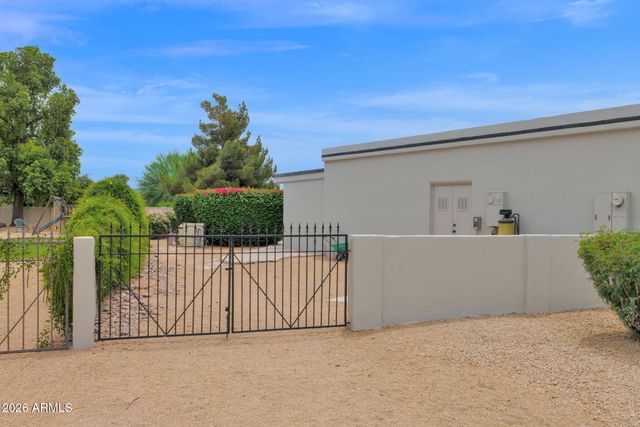 6433 E BADGETT Lane, Paradise Valley, AZ 85253