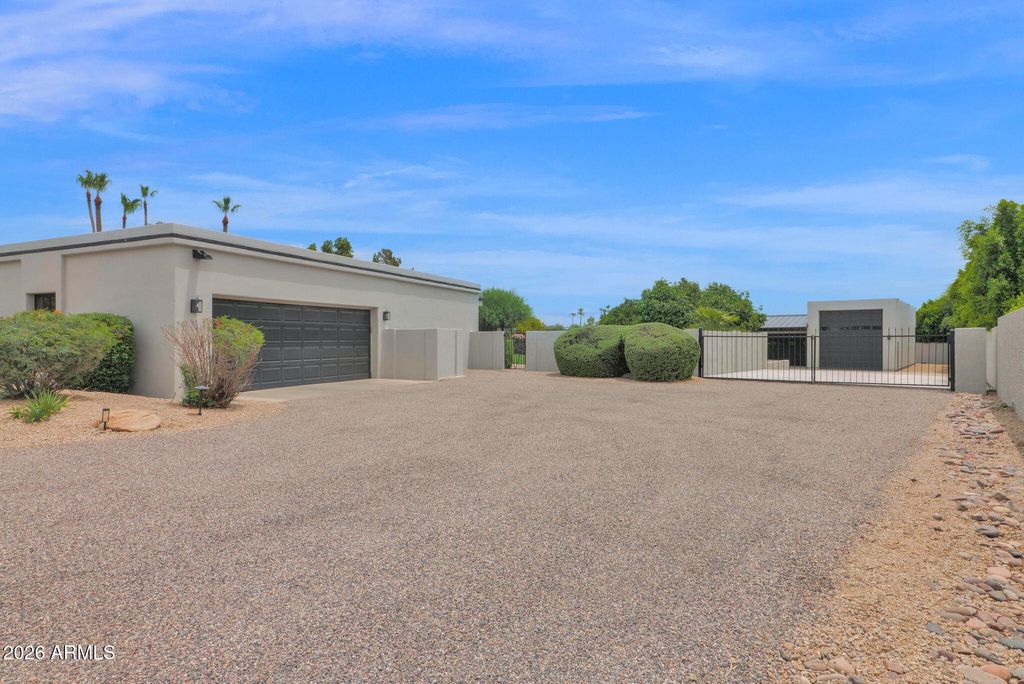 6433 E BADGETT Lane, Paradise Valley, AZ 85253 — photo 5
