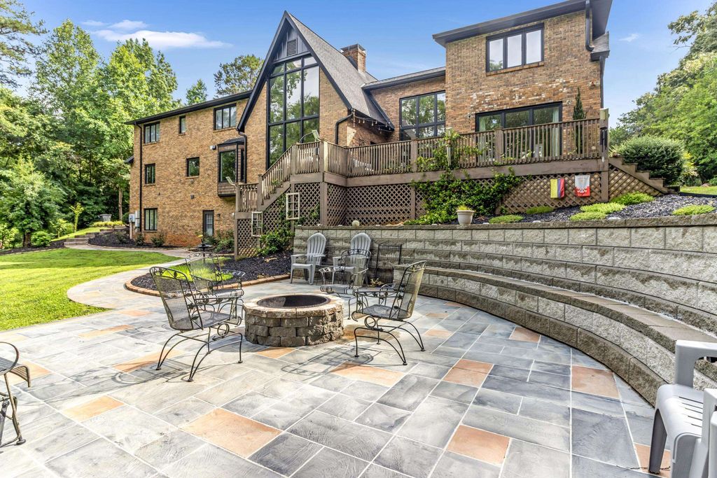 106 Riverbank Court, Moore, SC 29369