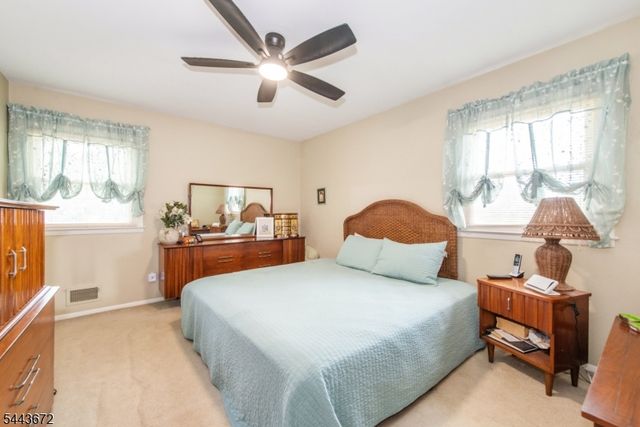 1 Midvale Ave, Fairfield Twp., NJ 07004