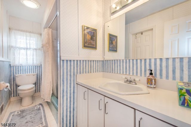 1 Midvale Ave, Fairfield Twp., NJ 07004