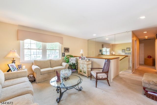 1 Midvale Ave, Fairfield Twp., NJ 07004