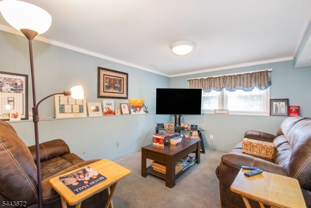 1 Midvale Ave, Fairfield Twp., NJ 07004