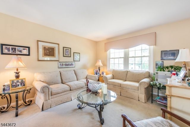 1 Midvale Ave, Fairfield Twp., NJ 07004