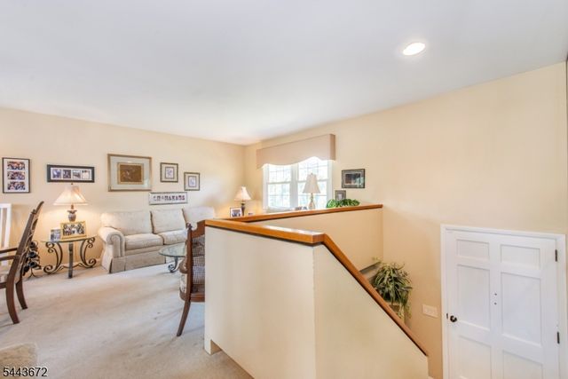 1 Midvale Ave, Fairfield Twp., NJ 07004