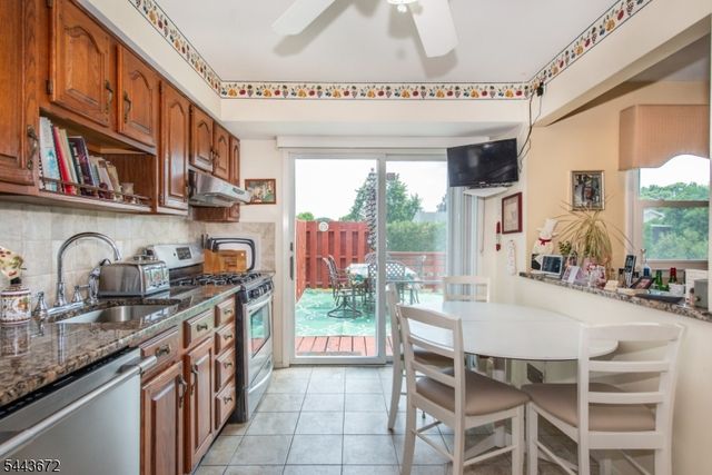 1 Midvale Ave, Fairfield Twp., NJ 07004