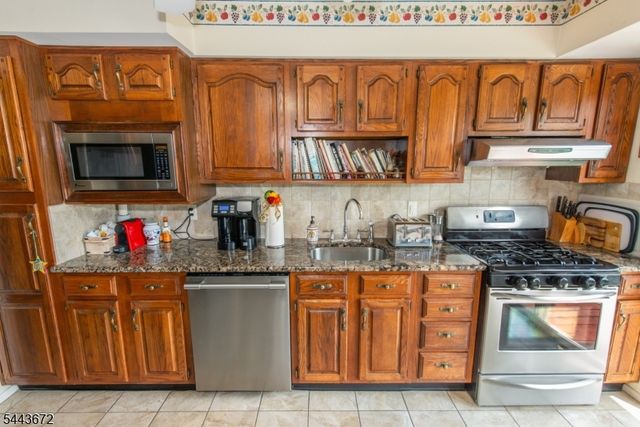 1 Midvale Ave, Fairfield Twp., NJ 07004