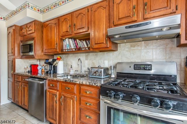 1 Midvale Ave, Fairfield Twp., NJ 07004