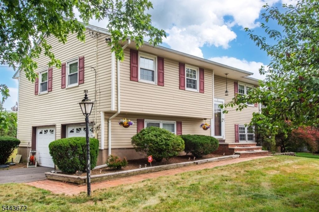 1 Midvale Ave, Fairfield Twp., NJ 07004