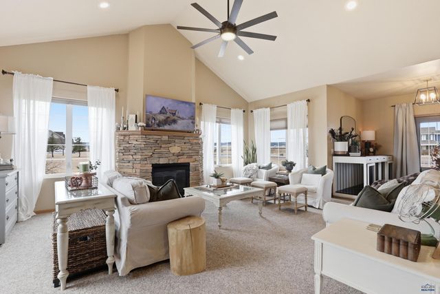 15742 GOLDEN VALLEY DR, Piedmont, SD 57769