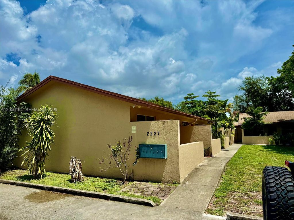 2227 Monroe St 6, Hollywood, FL 33020