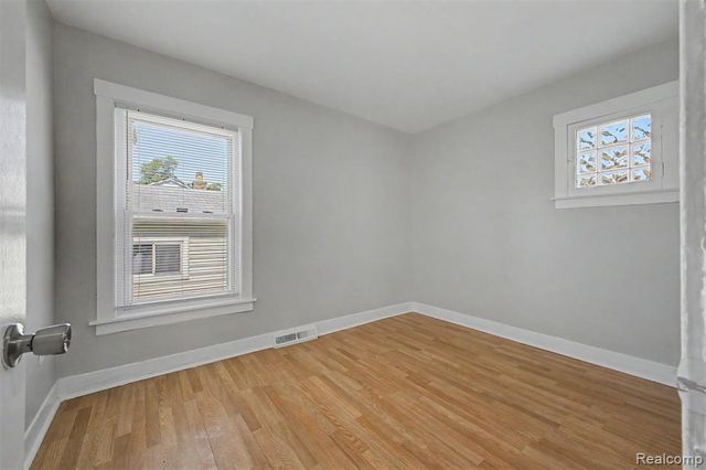 1301 E Muir Ave., Hazel Park, MI 48030
