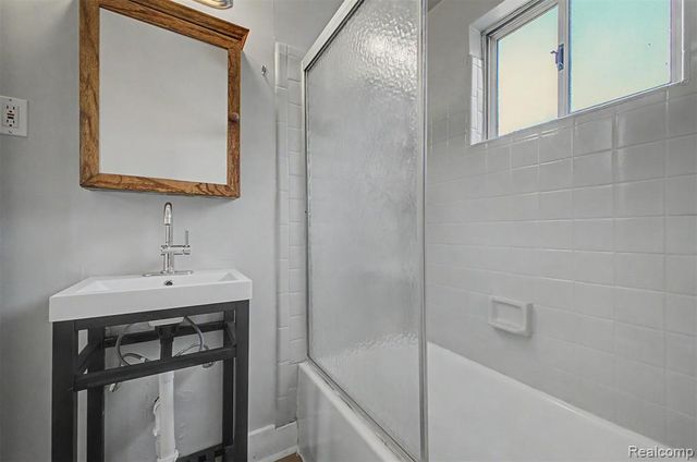 1301 E Muir Ave., Hazel Park, MI 48030