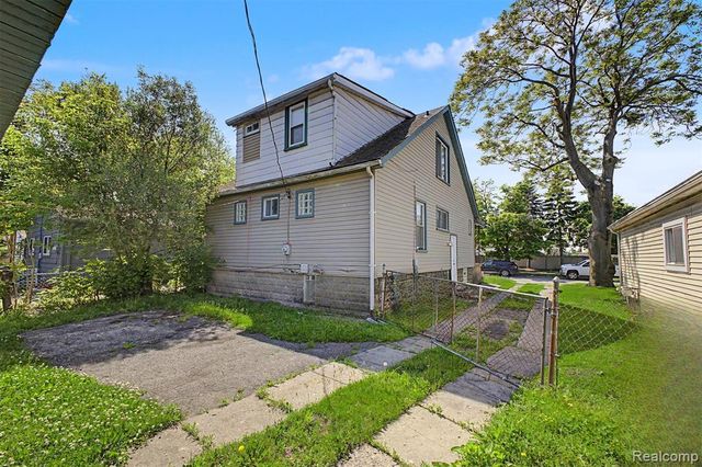 1301 E Muir Ave., Hazel Park, MI 48030