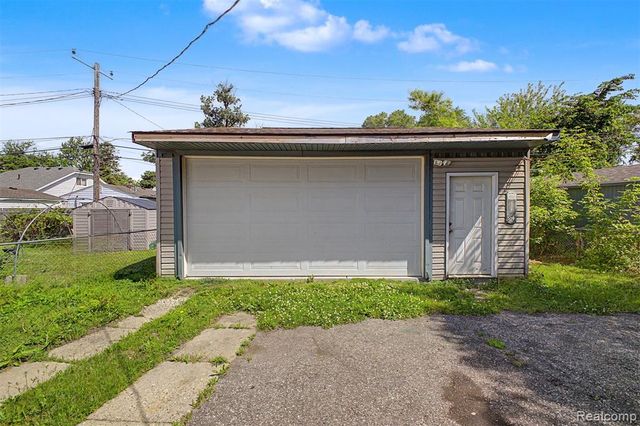 1301 E Muir Ave., Hazel Park, MI 48030