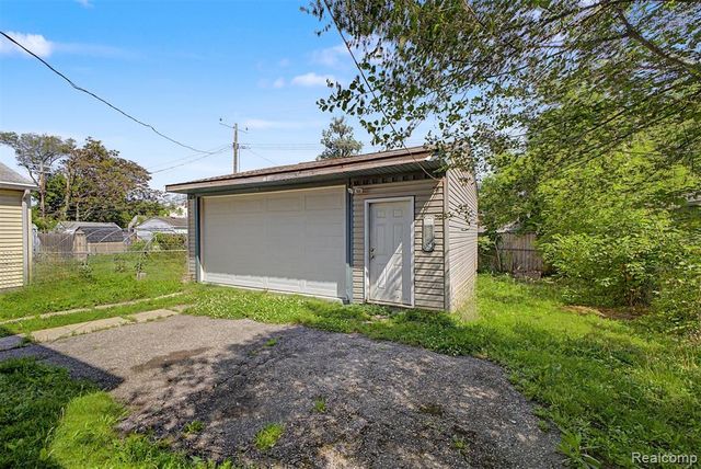 1301 E Muir Ave., Hazel Park, MI 48030