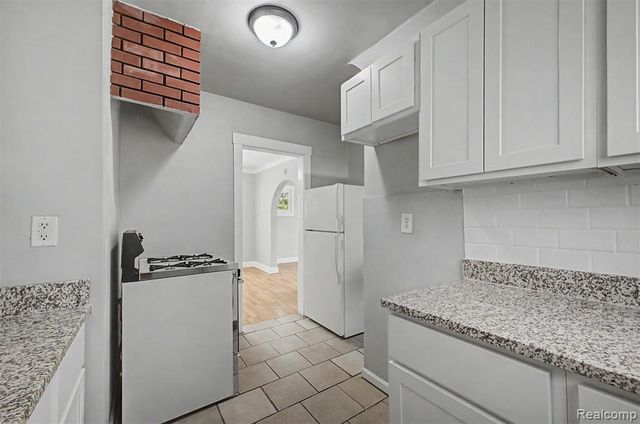 1301 E Muir Ave., Hazel Park, MI 48030