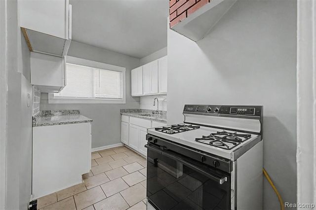 1301 E Muir Ave., Hazel Park, MI 48030