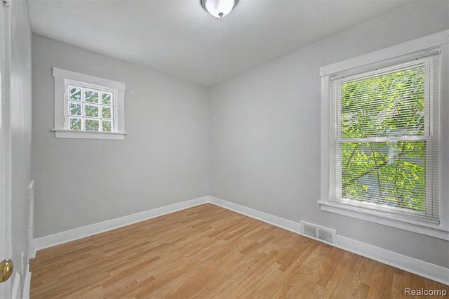 1301 E Muir Ave., Hazel Park, MI 48030