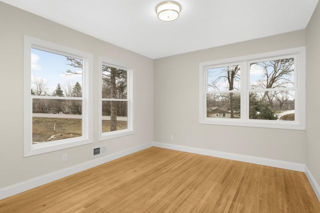 1077 Century Avenue S, Maplewood, MN 55119