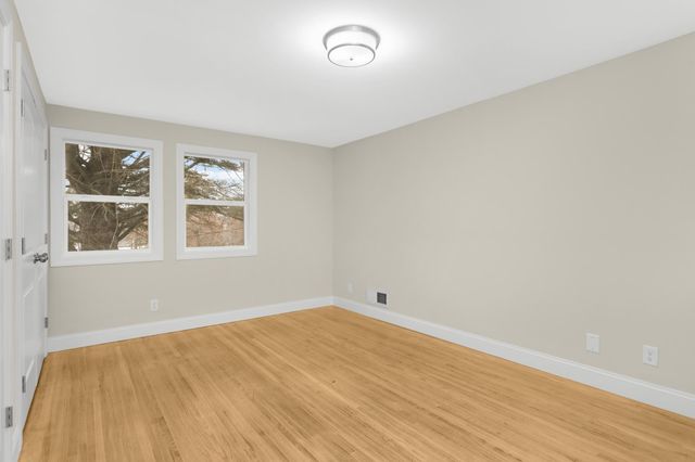 1077 Century Avenue S, Maplewood, MN 55119