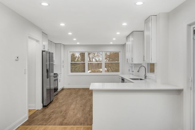 1077 Century Avenue S, Maplewood, MN 55119