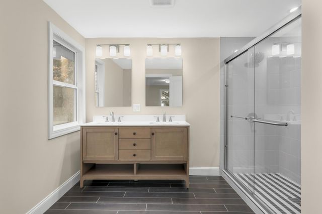 1077 Century Avenue S, Maplewood, MN 55119