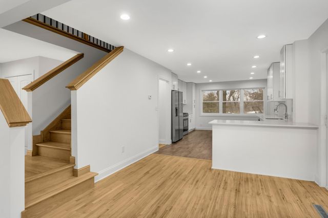 1077 Century Avenue S, Maplewood, MN 55119