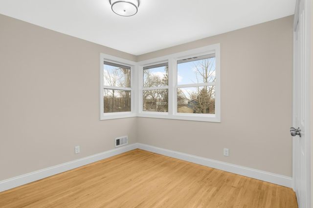 1077 Century Avenue S, Maplewood, MN 55119