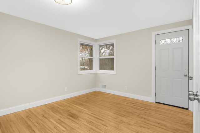 1077 Century Avenue S, Maplewood, MN 55119