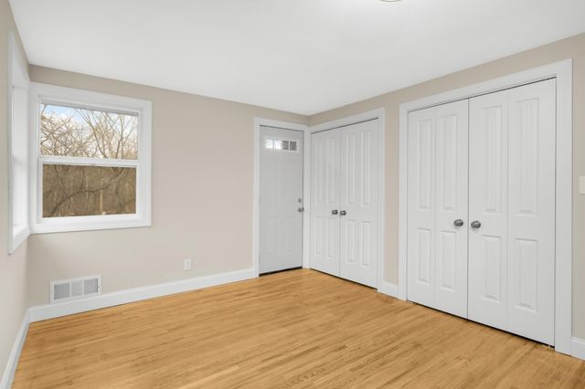 1077 Century Avenue S, Maplewood, MN 55119