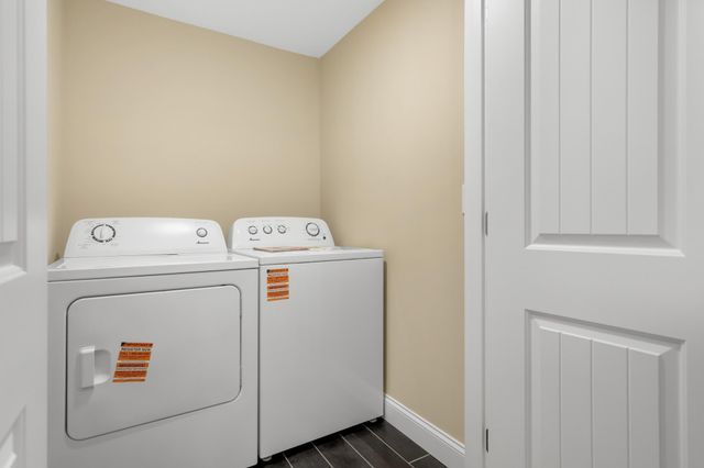 1077 Century Avenue S, Maplewood, MN 55119