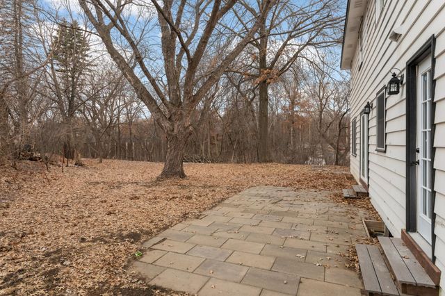 1077 Century Avenue S, Maplewood, MN 55119