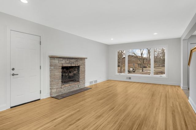 1077 Century Avenue S, Maplewood, MN 55119