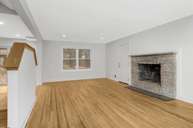 1077 Century Avenue S, Maplewood, MN 55119