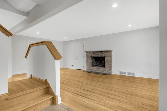 1077 Century Avenue S, Maplewood, MN 55119