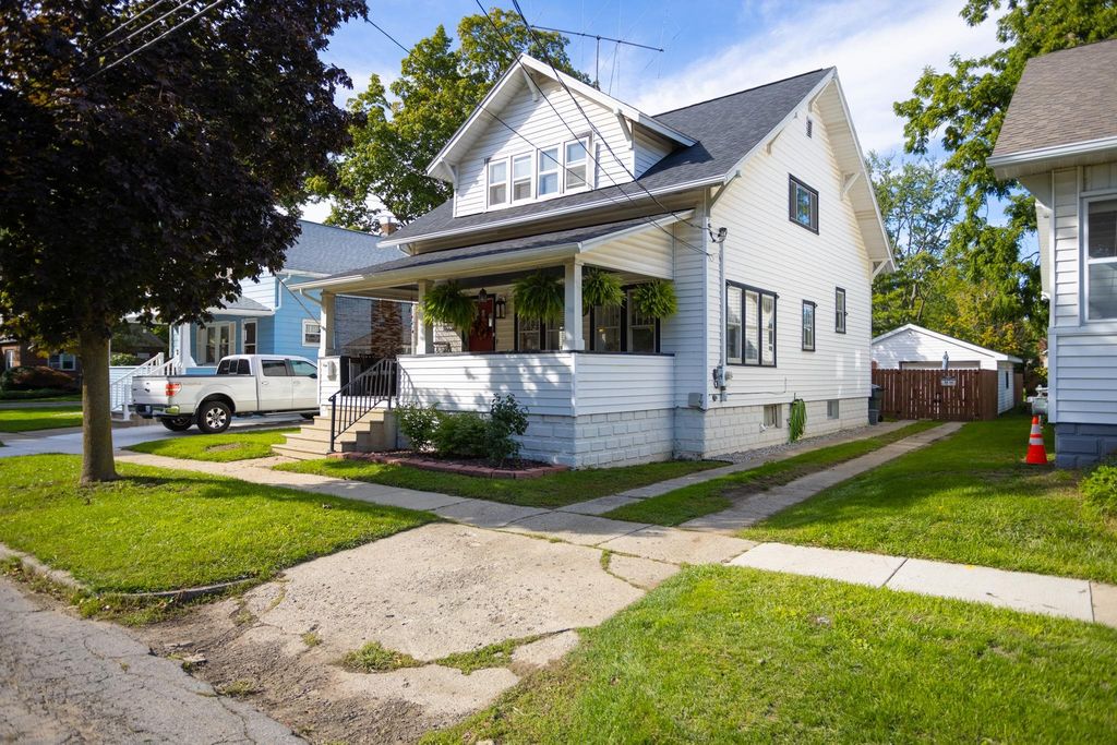 805 E Exchange Street, Owosso, MI 48867
